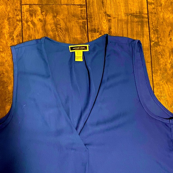 ✨3 for 30✨ Cobalt blue tunic - Picture 2 of 3